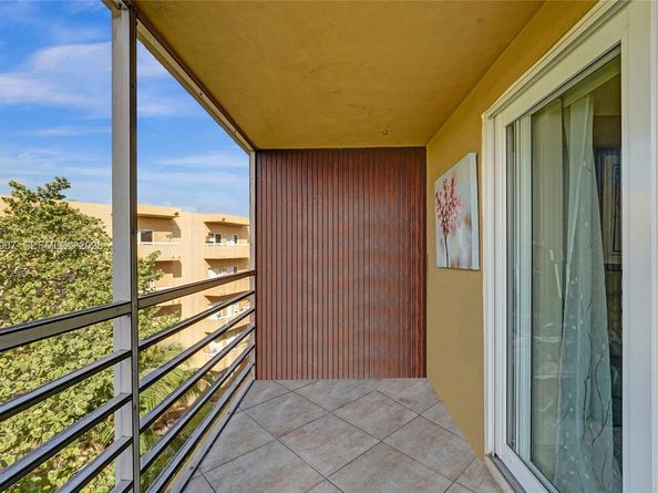 4111 Stirling Rd 502, Dania Beach FL 33314