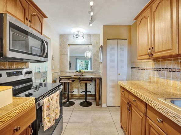 4111 Stirling Rd 502, Dania Beach FL 33314