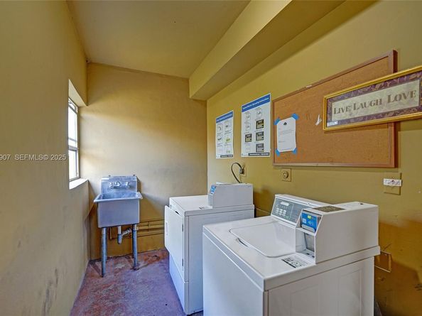 4111 Stirling Rd 502, Dania Beach FL 33314