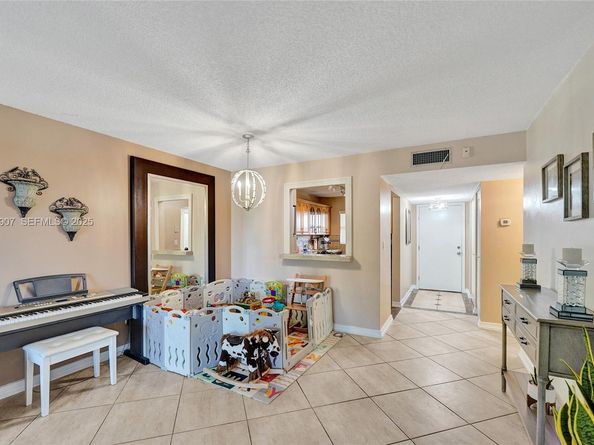 4111 Stirling Rd 502, Dania Beach FL 33314
