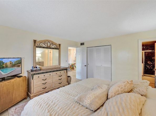 4111 Stirling Rd 502, Dania Beach FL 33314