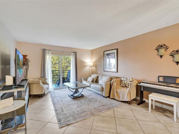 4111 Stirling Rd 502, Dania Beach FL 33314