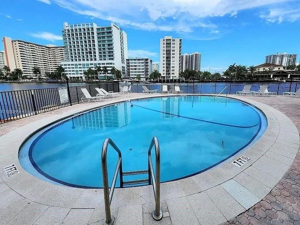 2895 NE 32nd St 305, Fort Lauderdale FL 33306