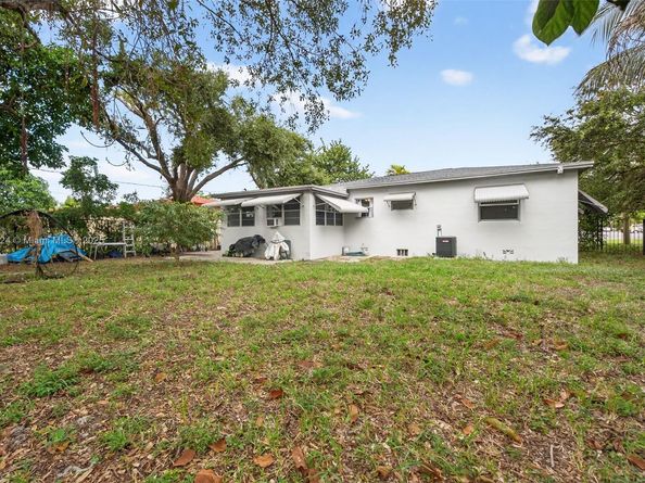 1690 NE 161st St, North Miami Beach FL 33162