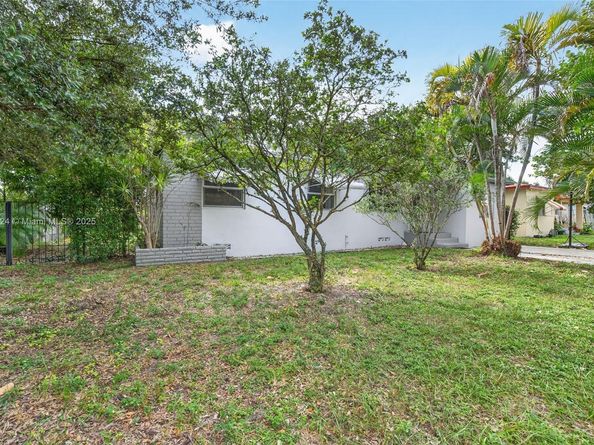 1690 NE 161st St, North Miami Beach FL 33162