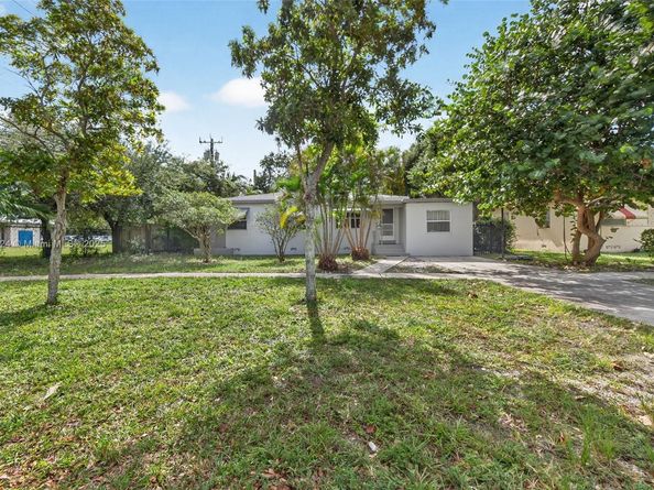 1690 NE 161st St, North Miami Beach FL 33162