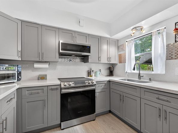 1690 NE 161st St, North Miami Beach FL 33162