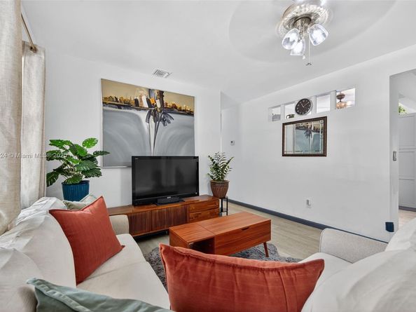 1690 NE 161st St, North Miami Beach FL 33162