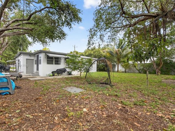 1690 NE 161st St, North Miami Beach FL 33162