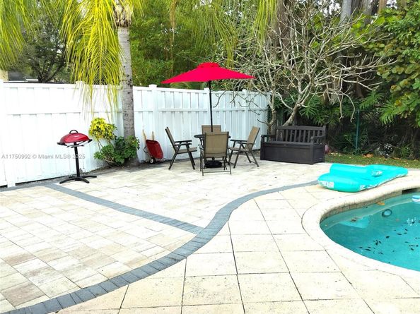 3511 Bark Way, Cooper City FL 33026
