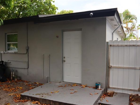 2503 NW 9th St, Fort Lauderdale FL 33311