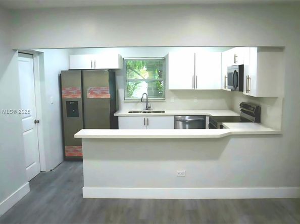 2503 NW 9th St, Fort Lauderdale FL 33311