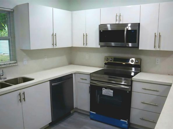 2503 NW 9th St, Fort Lauderdale FL 33311