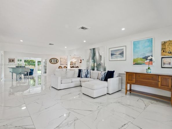 630 NE 175th St, Miami FL 33162