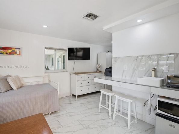 630 NE 175th St, Miami FL 33162