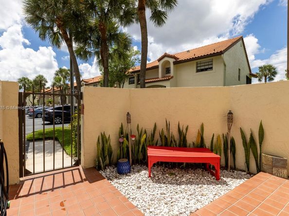 411 Republic Ct 411, Deerfield Beach FL 33442