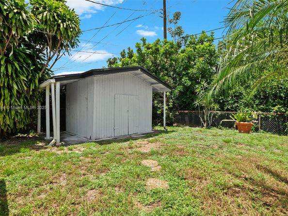 3711 SW 58th Ave, Davie FL 33314