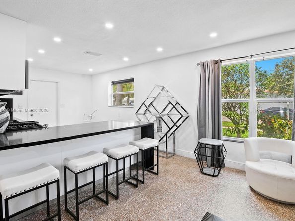3711 SW 58th Ave, Davie FL 33314