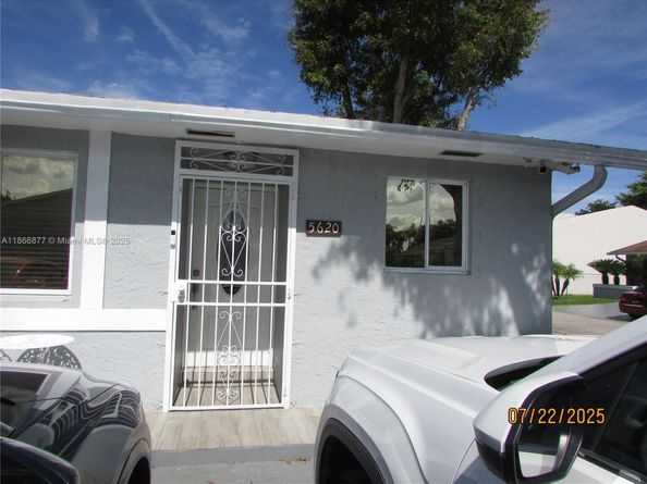 5620 SW 140th Pl, Miami FL 33183