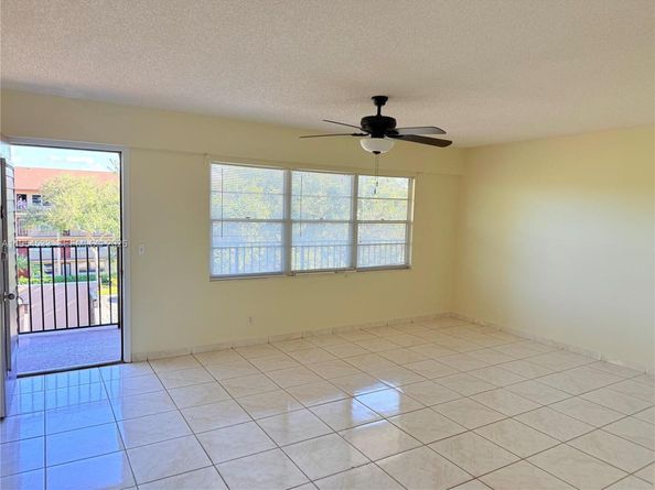 850 SW 133rd Ter 416B, Pembroke Pines FL 33027