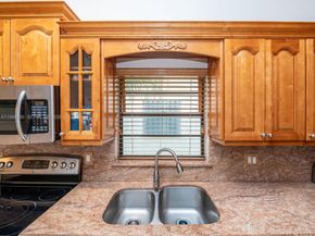 429 Leslie Dr 429, Hallandale Beach FL 33009