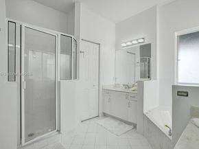 11008 NW 73rd St, Doral FL 33178