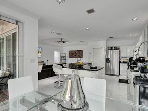 11008 NW 73rd St, Doral FL 33178