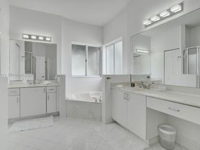 11008 NW 73rd St, Doral FL 33178