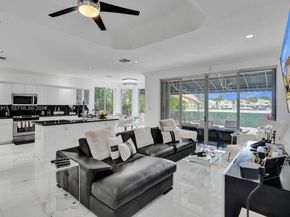 11008 NW 73rd St, Doral FL 33178