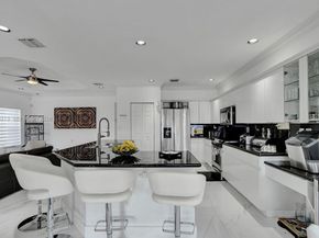 11008 NW 73rd St, Doral FL 33178