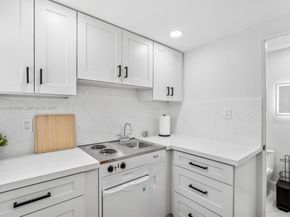 1048 NW 33rd Ave, Miami FL 33125