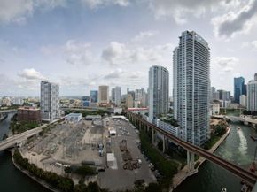 690 SW 1st Ct 2711, Miami FL 33130