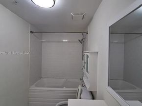 690 SW 1st Ct 2711, Miami FL 33130