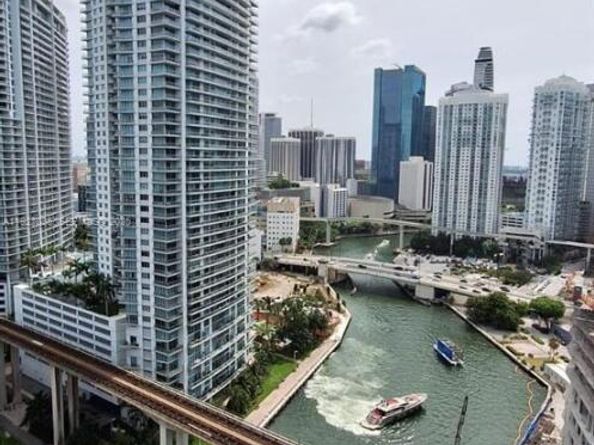 690 SW 1st Ct 2711, Miami FL 33130