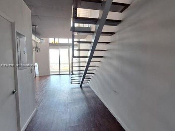 690 SW 1st Ct 2711, Miami FL 33130