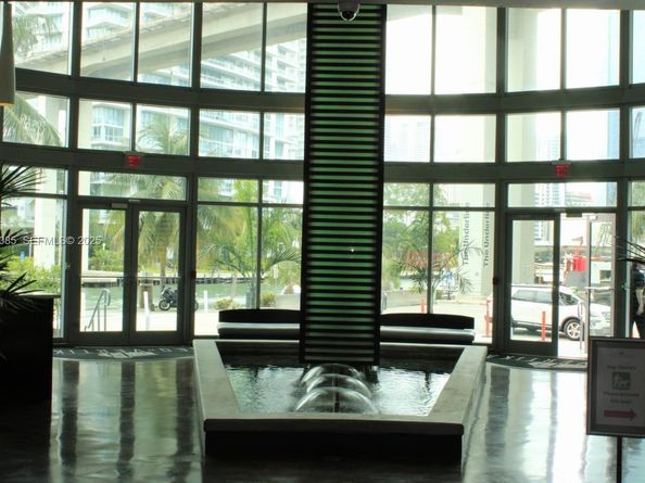 690 SW 1st Ct 2711, Miami FL 33130