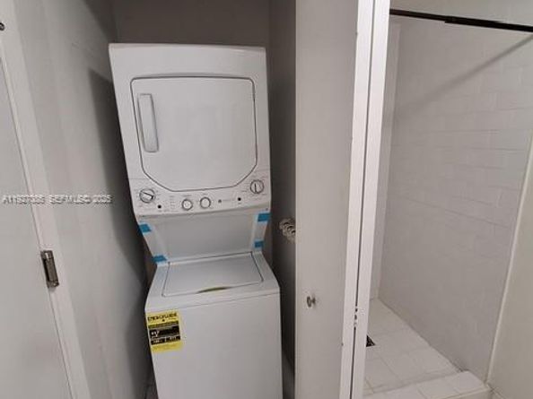 690 SW 1st Ct 2711, Miami FL 33130