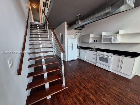 690 SW 1st Ct 2711, Miami FL 33130