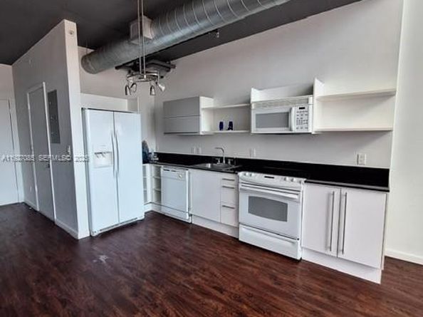 690 SW 1st Ct 2711, Miami FL 33130