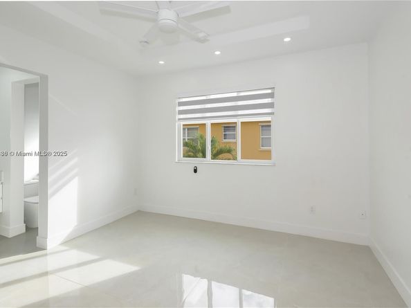 939 NE 42nd Ter, Homestead FL 33033