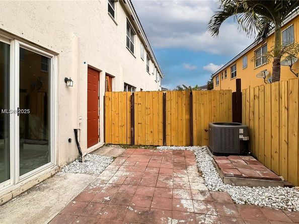 939 NE 42nd Ter, Homestead FL 33033