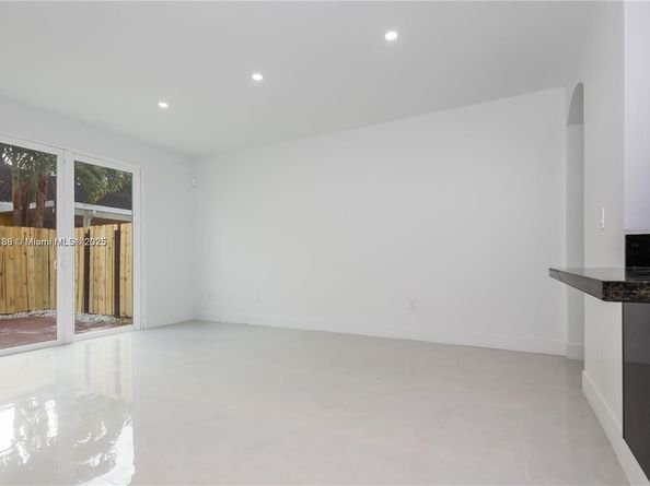 939 NE 42nd Ter, Homestead FL 33033