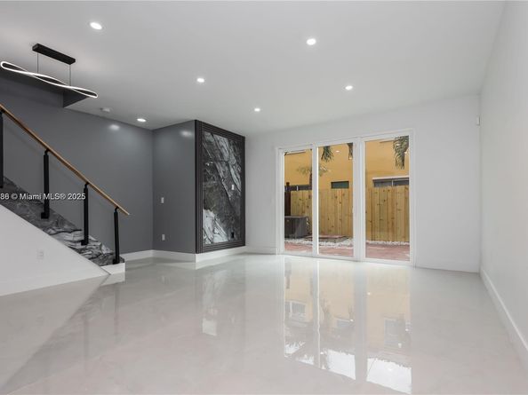 939 NE 42nd Ter, Homestead FL 33033