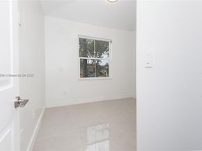 939 NE 42nd Ter, Homestead FL 33033