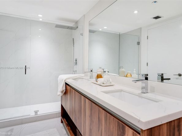 9901 W Bay Harbor Dr 406, Bal Harbour FL 33154