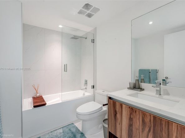 9901 W Bay Harbor Dr 406, Bal Harbour FL 33154