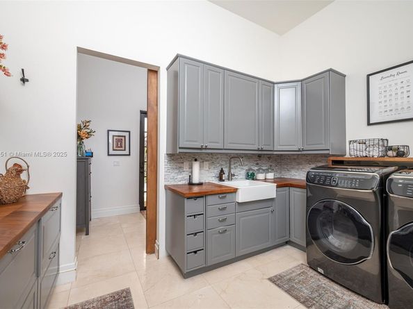 18951 SW 53rd St, Southwest Ranches FL 33332