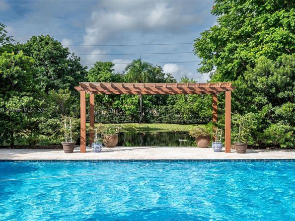 18951 SW 53rd St, Southwest Ranches FL 33332