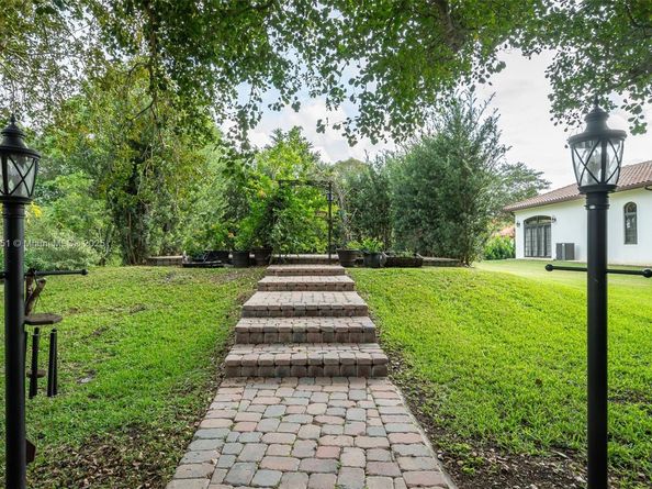 18951 SW 53rd St, Southwest Ranches FL 33332