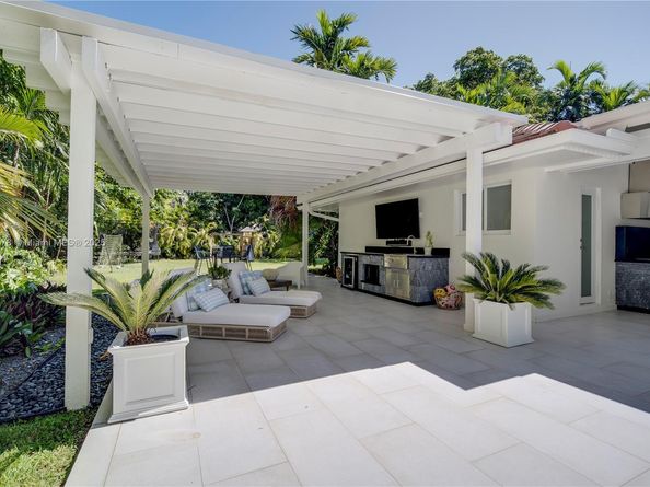 11905 SW 67th Ave, Pinecrest FL 33156